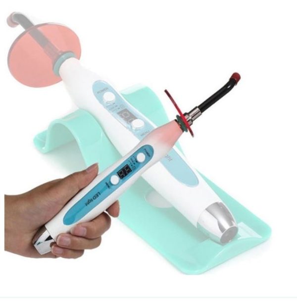 Lampada LED per fotopolimerizzazione dei compositi